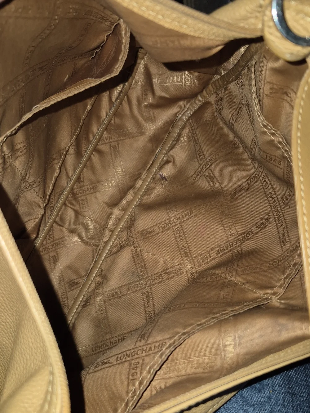 Longchamp Vintage Luxury pebbled& Smooth Leather. InteriorCode.#518042 BKQ.